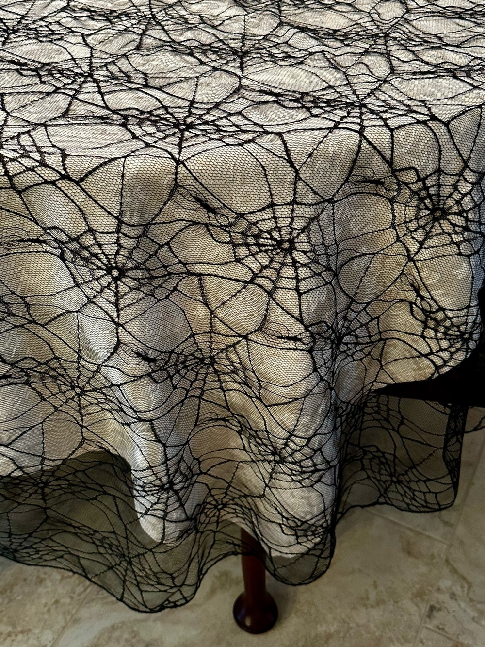 🖤 Black Spiderweb Lace Table Cloth 🖤 Glittery Black Signs 🖤